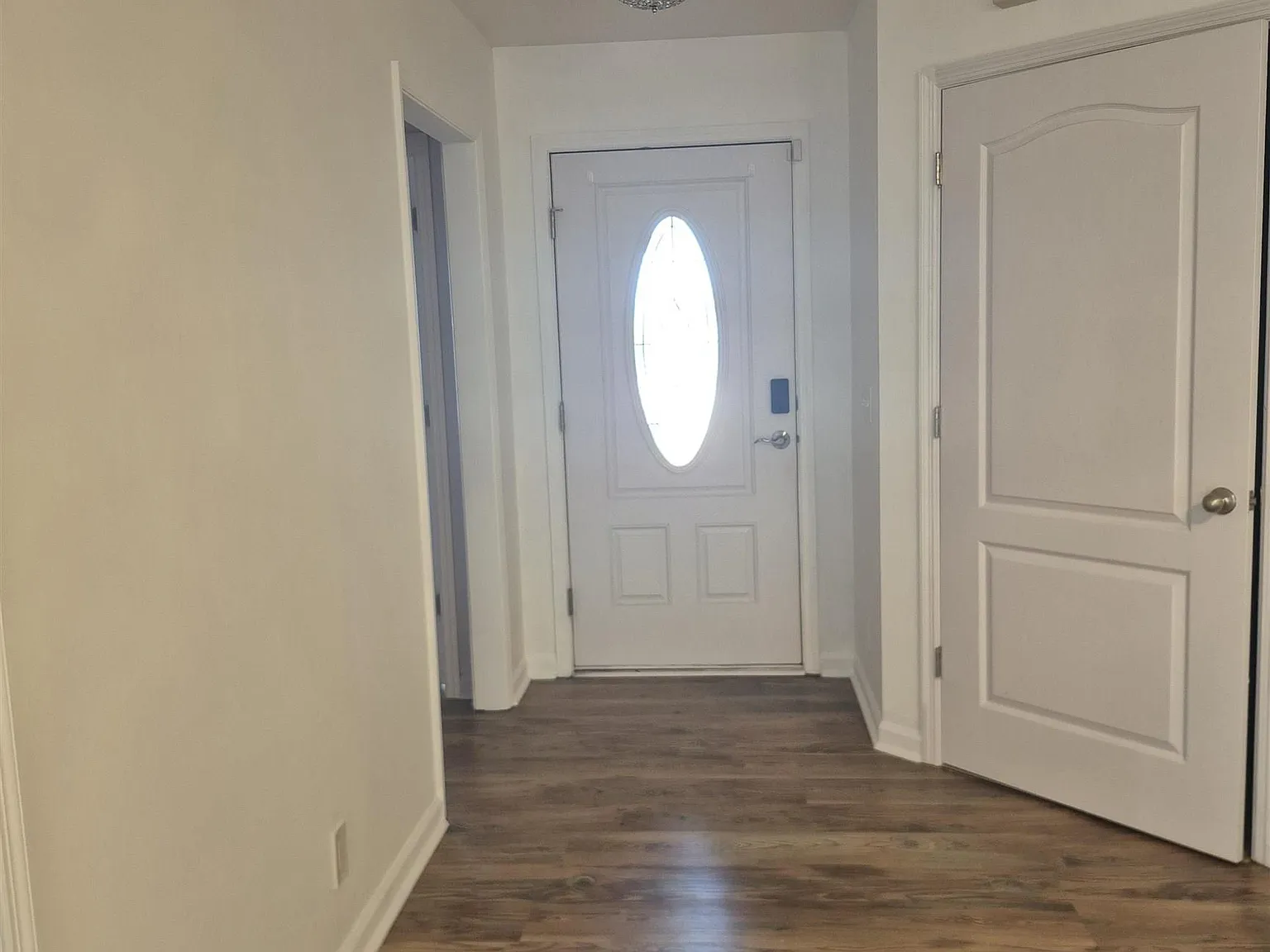 3 bed, 2.0 bath, 1437 sqft, $1,800 — Photo 2