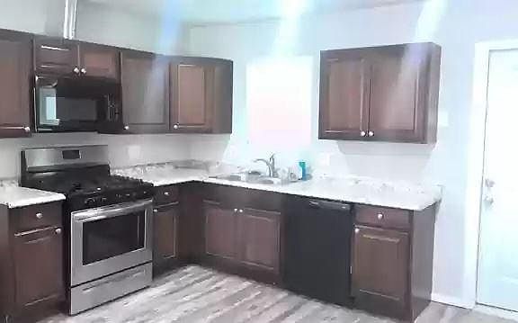 4th image of 410 Rosewood Hills Dr