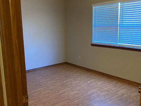 5th image of 421 W 3rd Ave #1