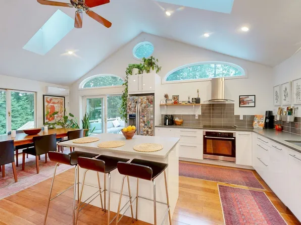 345 Lowell St, Reading, MA 01867