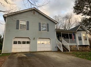 221 Summer Pond Trl, Lawrenceville, GA