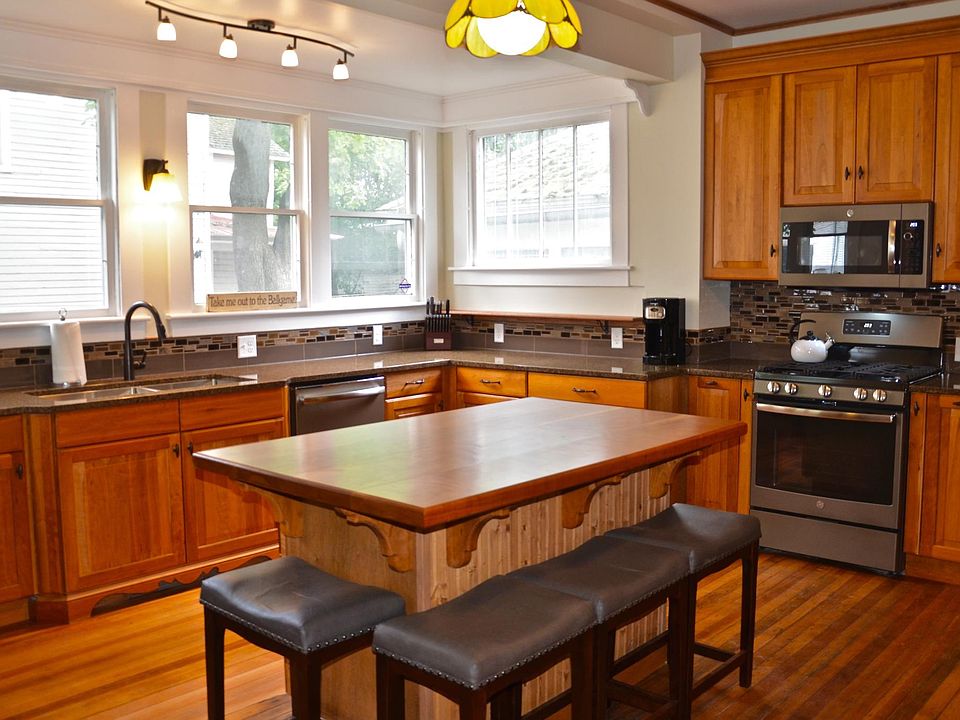Gourmet kitchen. Fully stocked.