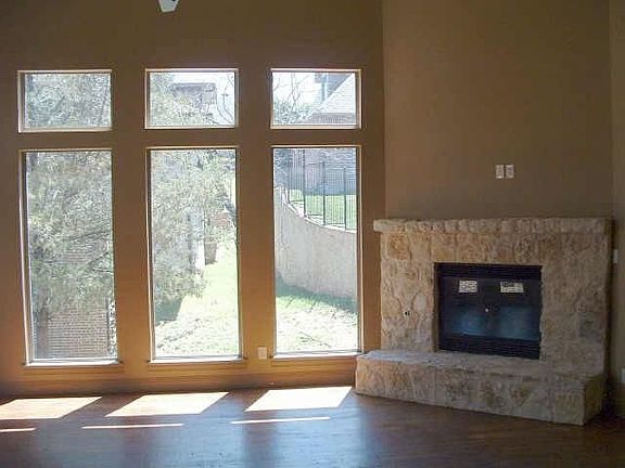 4th image of 3106 Kimberlee Ln