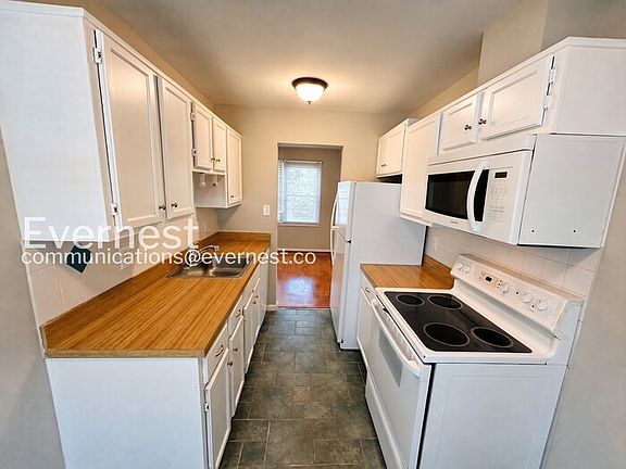 4th image of 2955 Lexington Ct