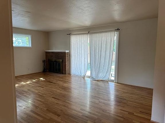 3rd image of 2860 Harris St
