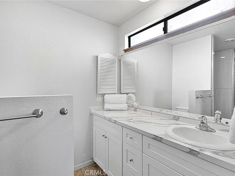 13915 Spring Valley Pkwy — Photo 19