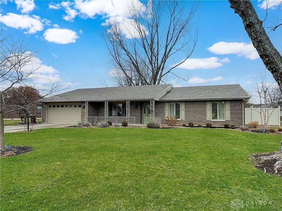1st image of 742 Honeysuckle Dr
