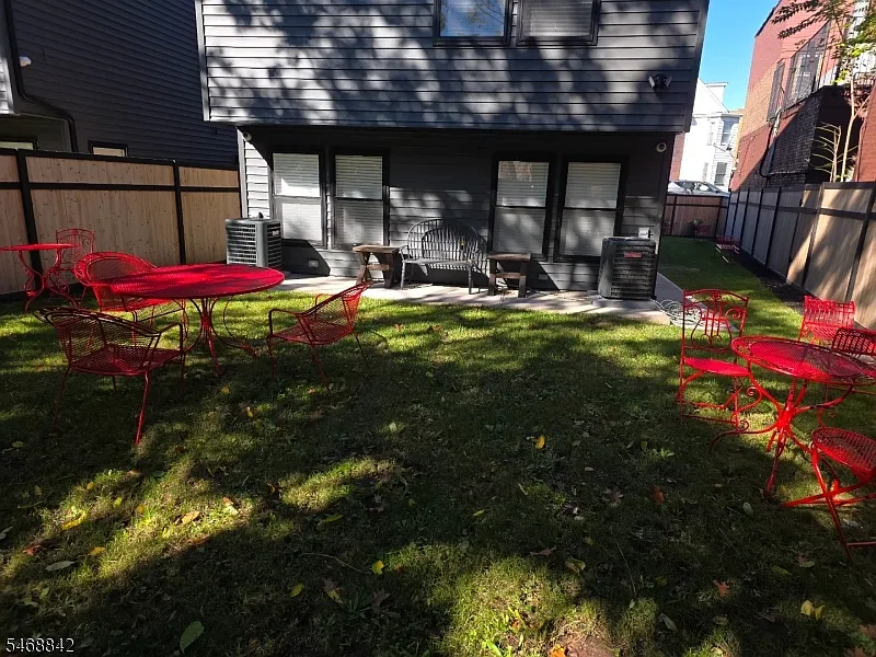 136 N 17th St — Photo 3