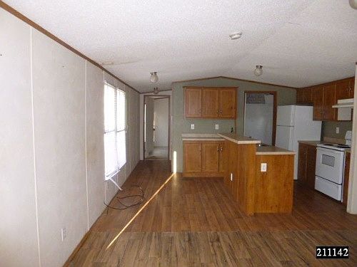 2nd image of 933 Anita St
