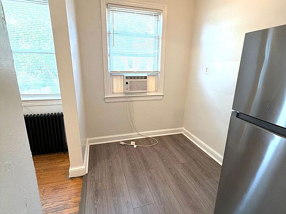 3rd image of 116 44th St NE #101