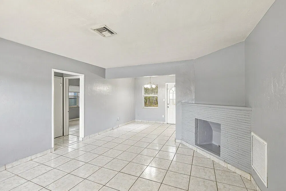 2 bed, 1.0 bath, 1007 sqft, $2,210 — Photo 3