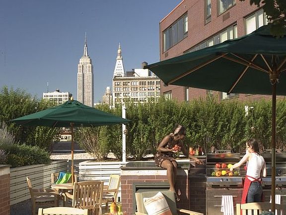 3rd image of 1 Union Sq S APT 20D
