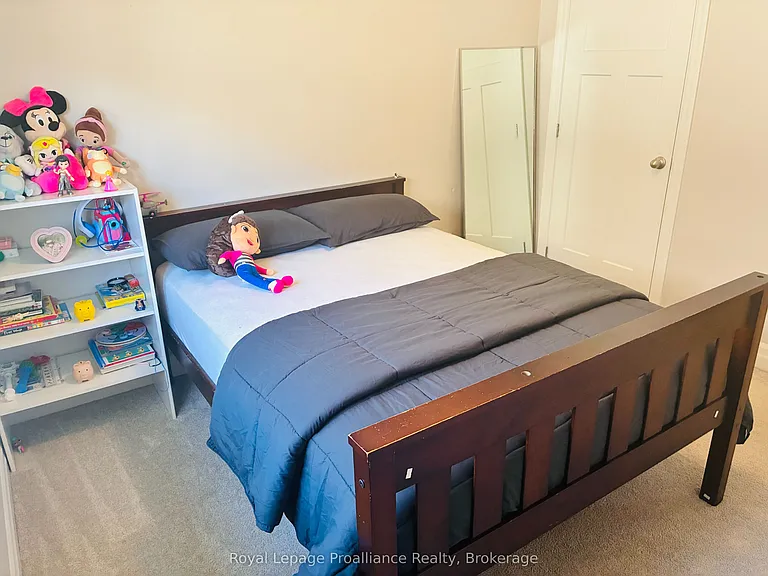 48 Mercedes Dr — Photo 25