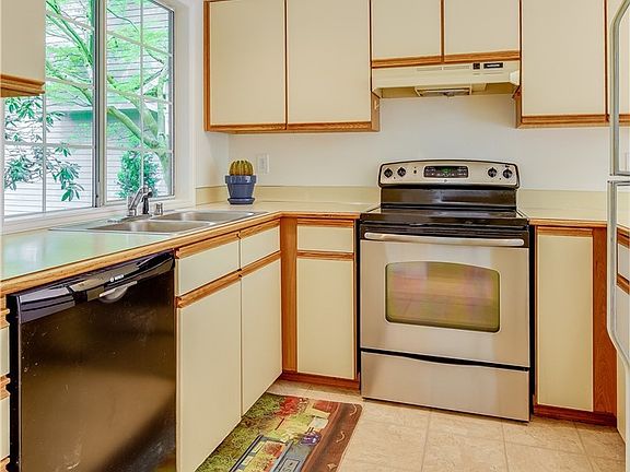 4th image of 6106 Latona Ave NE