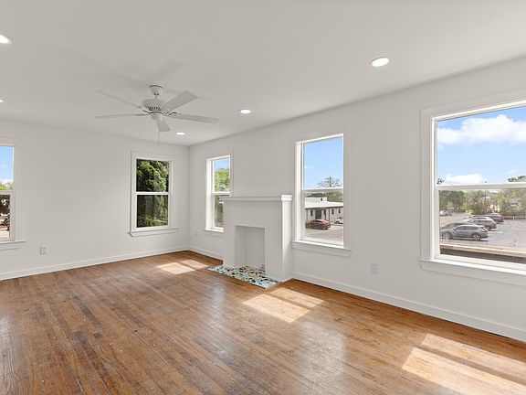 2nd image of 2401 Columbus Ave #B