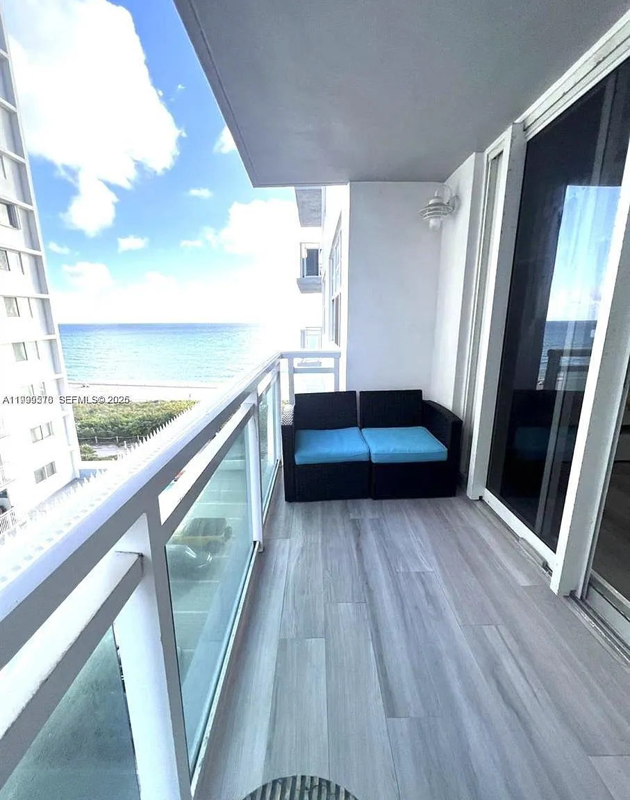 The Collins Condo — Photo 4