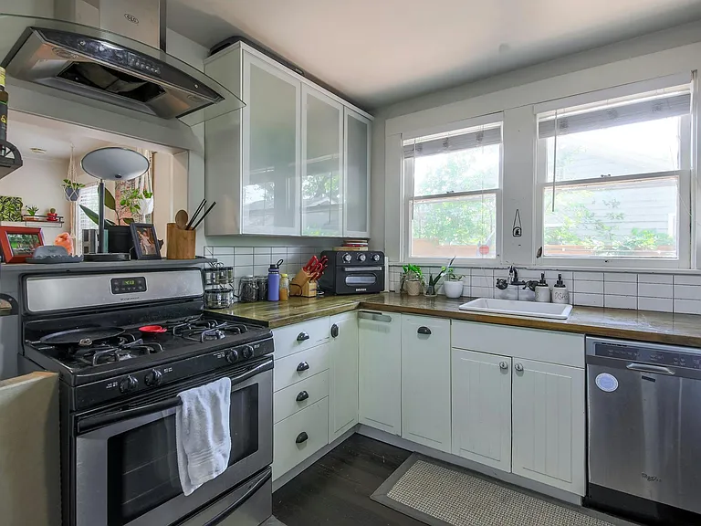 3111 Robinson Ave — Photo 8