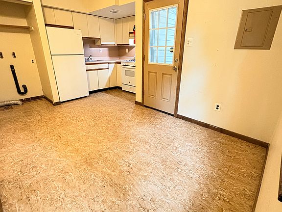 3rd image of 420 Billingsport Rd #F
