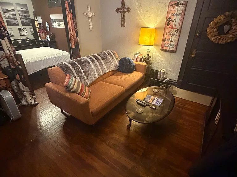 215 E 18th St #3 — Photo 7