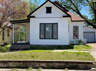 821 E Avenue B, Hutchinson, KS 67501