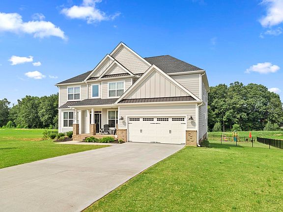 2nd image of 204 Montview Cir