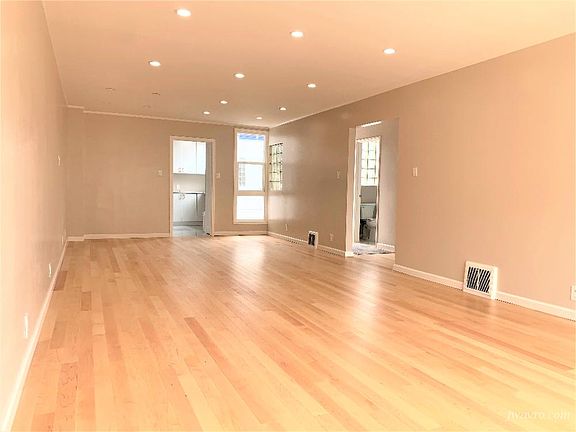 2nd image of 2016 Laguna St