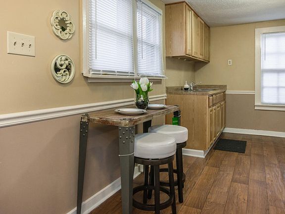 Furnished with a cute eat in table.