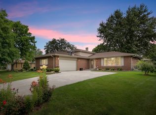 6771 Barrett St, Downers Grove, IL 60516