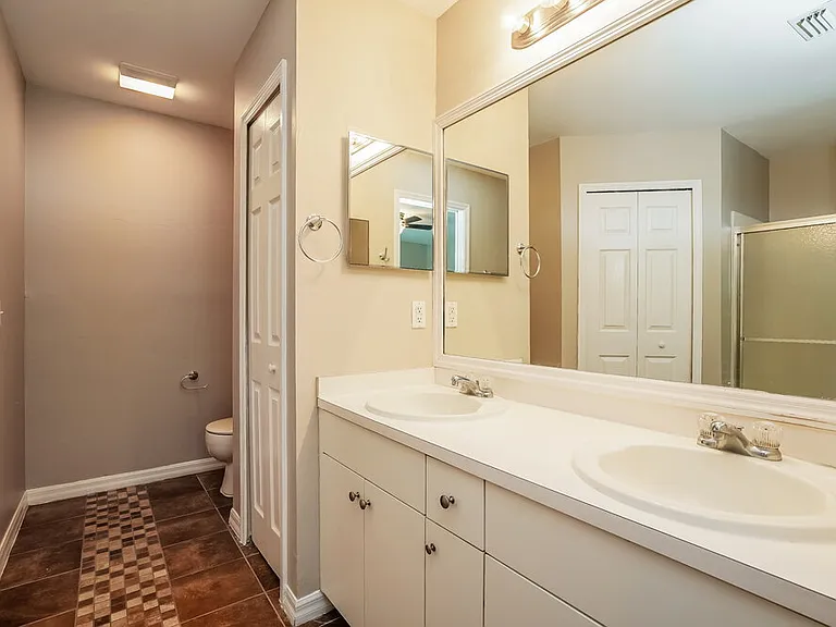 218 SW 11th Ave — Photo 11