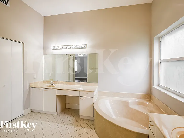 1436 NW 159th Ln — Photo 11
