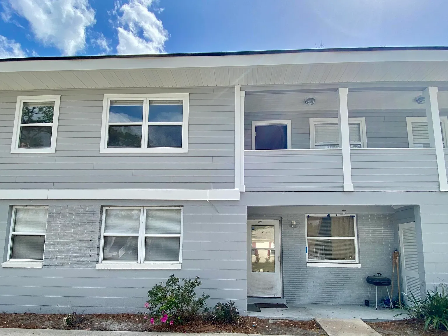 2 bed, 1.0 bath, 706 sqft, $1,250 — Photo 1