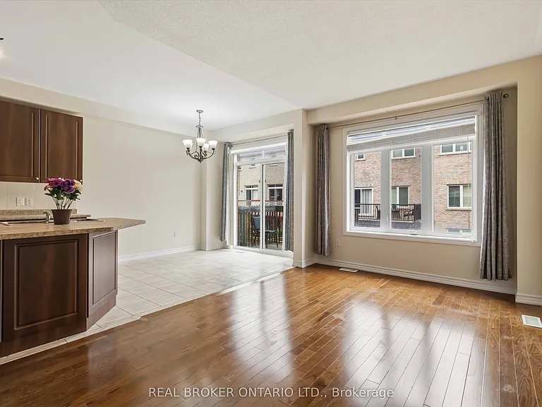 27 McCartney St #MAIN — Photo 10