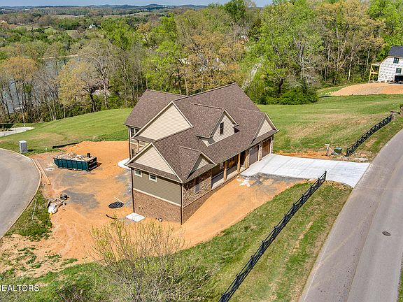 4th image of 542 River Rd