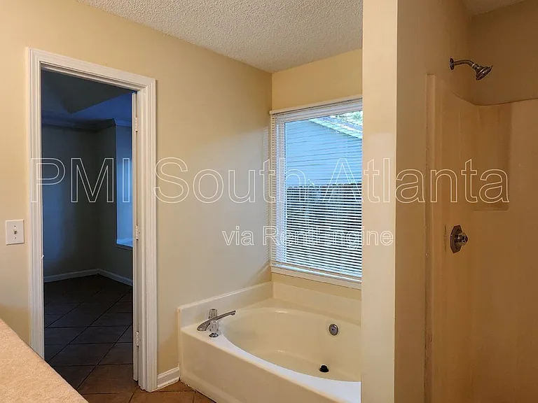2735 Stanton Woods Dr SE — Photo 27