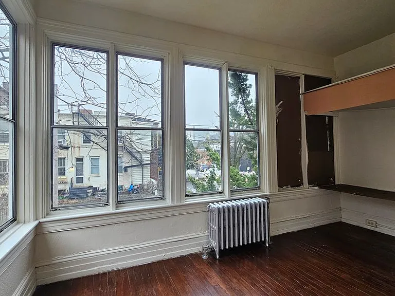 152 E Philadelphia St — Photo 12