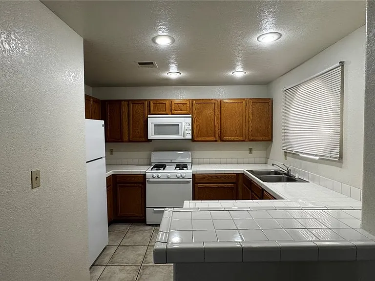 5044 S Rainbow Blvd #104 — Photo 5