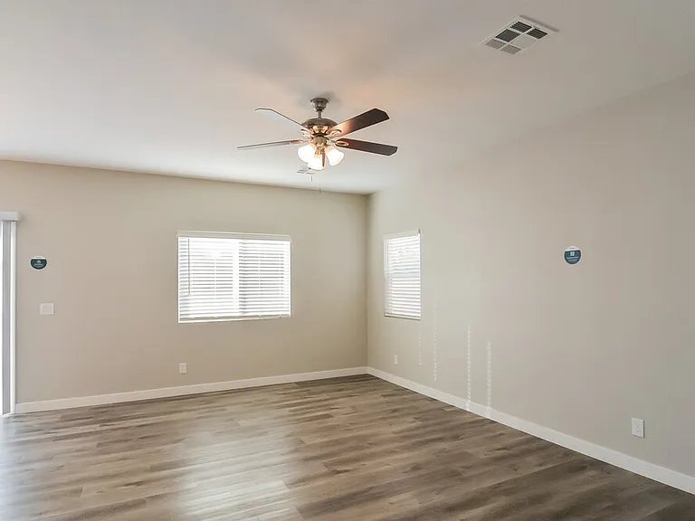 10215 Cougar Crossing St — Photo 6