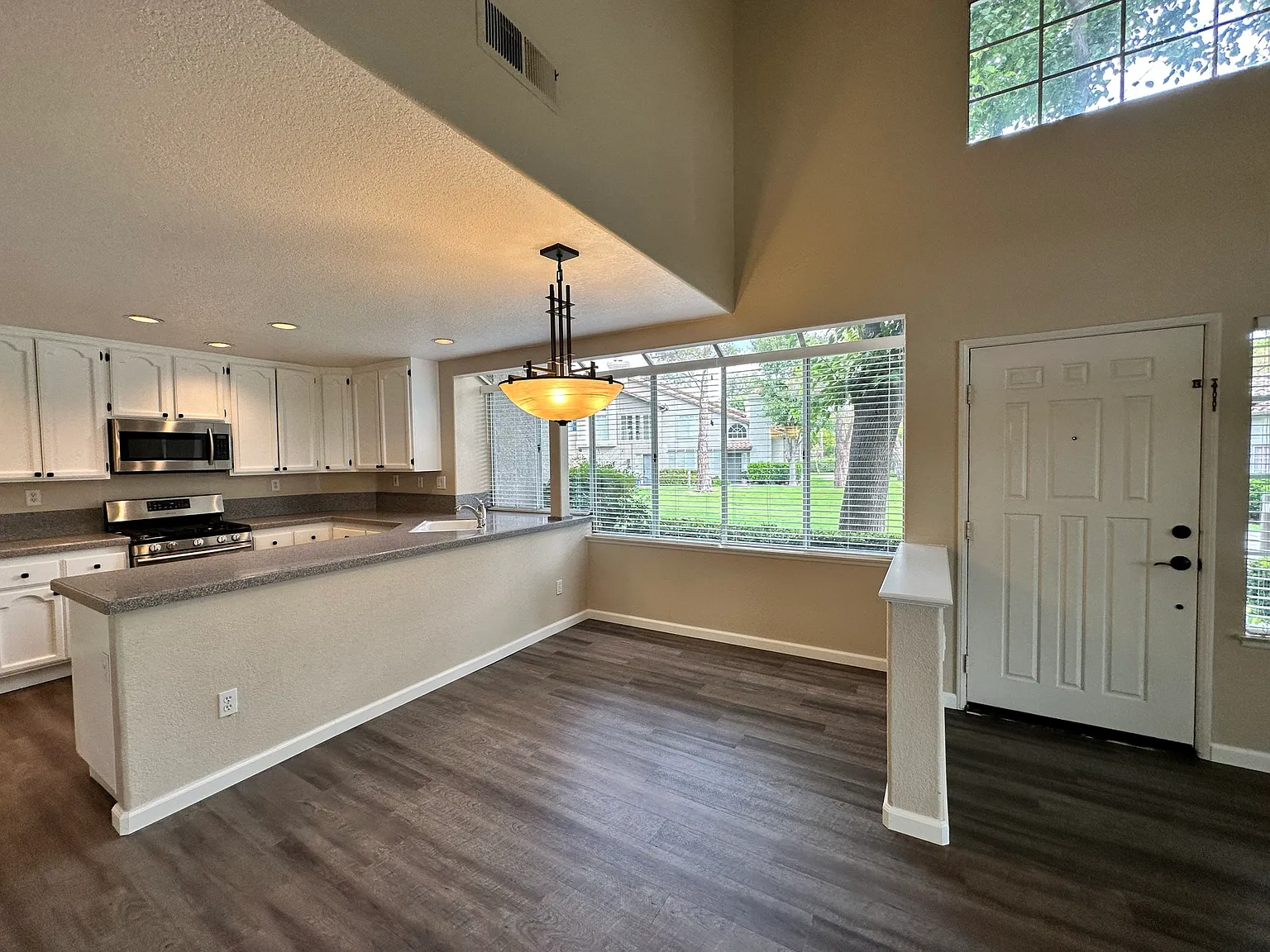 17 Wisteria Pl — Photo 4