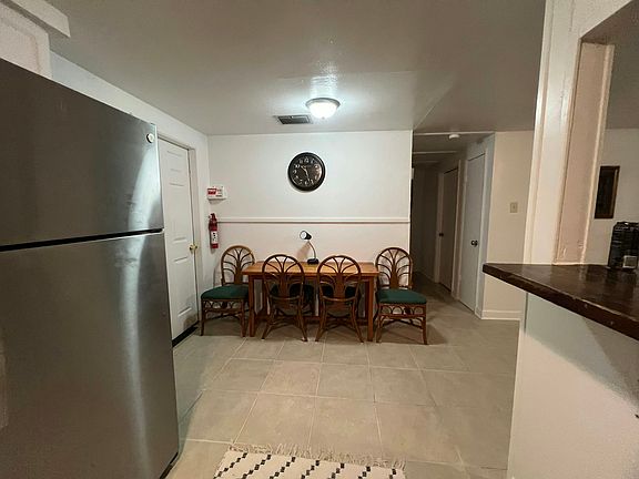 Kitchen table sitting area