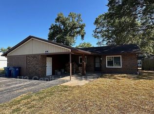 109 E Poos Dr, New Baden, IL