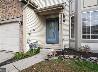 18 Langcliffe Ct, Mount Laurel, NJ 08054