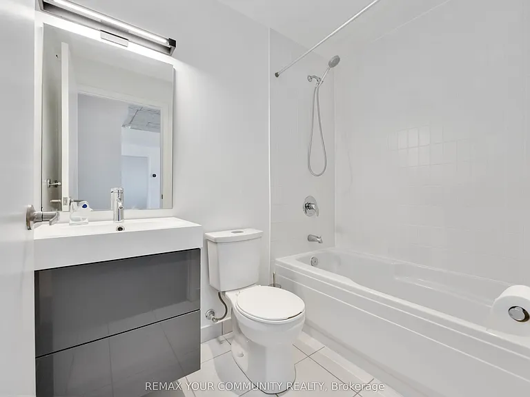400 Wellington St W #1003 — Photo 26