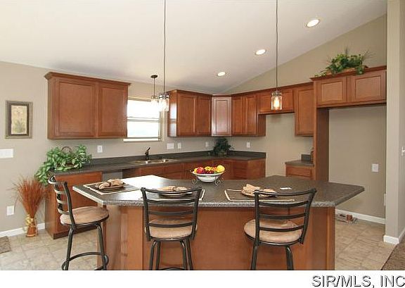 3rd image of 365 Baneberry Dr