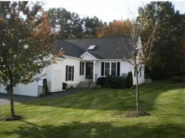 9 Carriage Path, Uxbridge, MA 01569