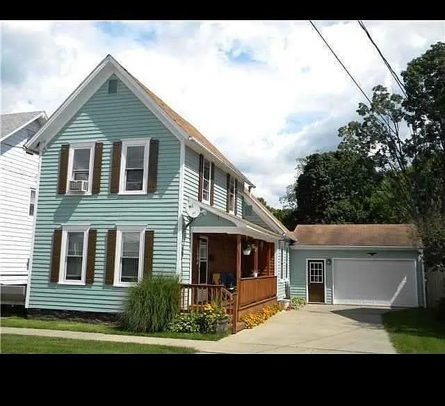 211 S 10th St photo 1