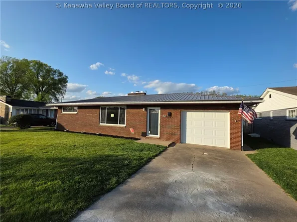 1321 Valentine Cir, Nitro, WV 25143