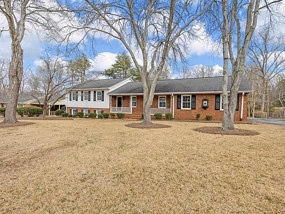 4th image of 307 Holly Dr