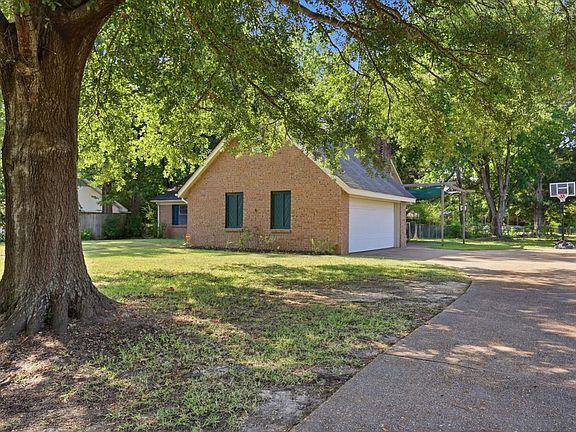 5th image of 131 Cypress Dr