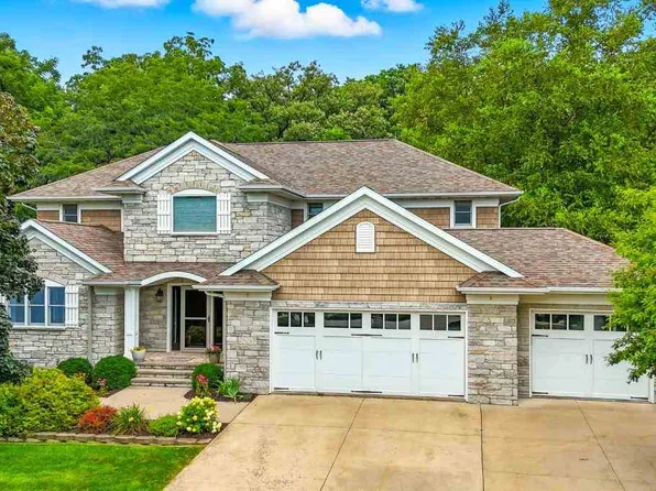 4629 Running Deer Ct NE, Iowa City, IA 52240