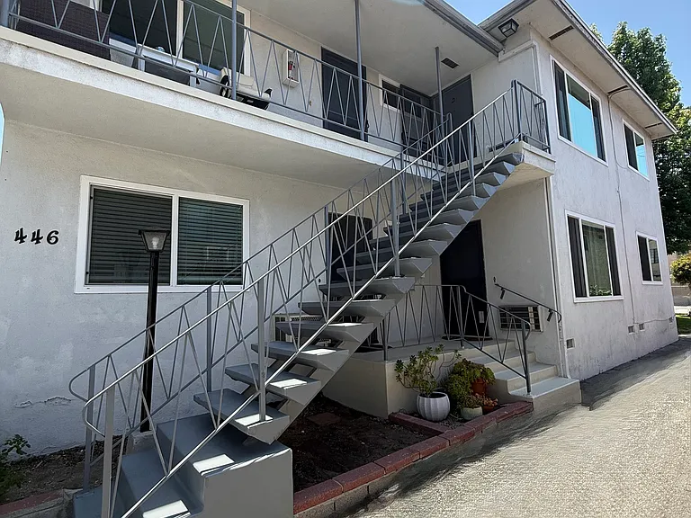 446 E Cypress Ave — Photo 1